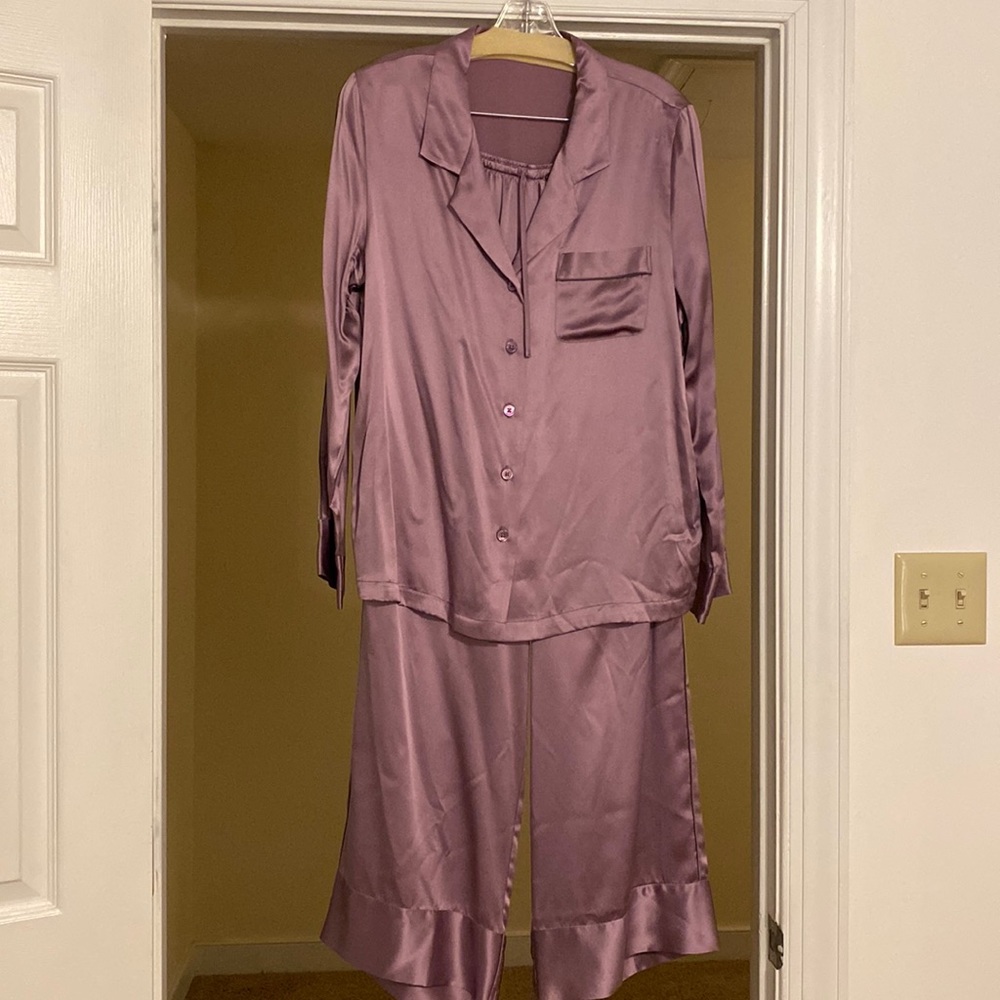 Neiman Marcus Intimates - Size L - 100% silk - NWOT